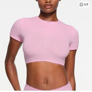 SKIMS FITS EVERYBODY PICOT TRIM SUPER CROPPED T SHIRT BUBBLEGUM small